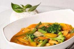 Roter Thai Gemüsecurry mit Tofu